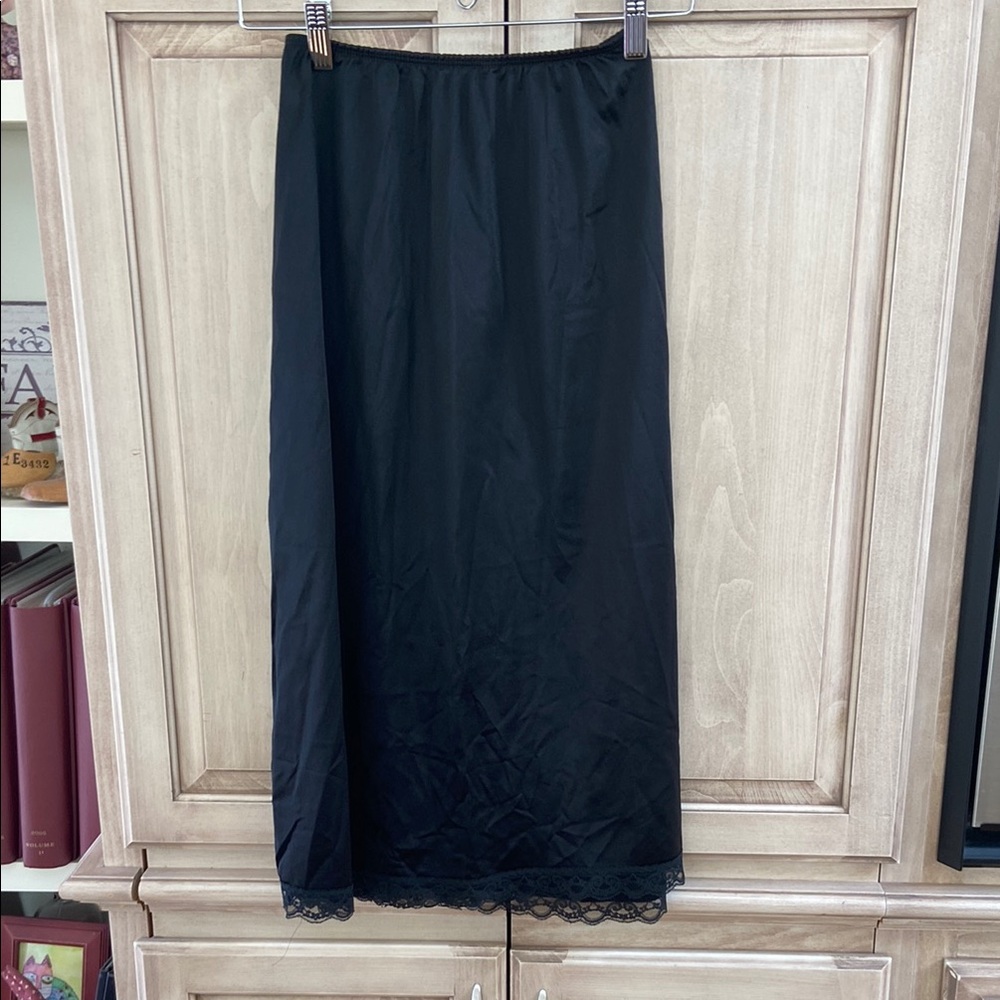 Vintage Deera or Deena black half slip
Sz S made in USA